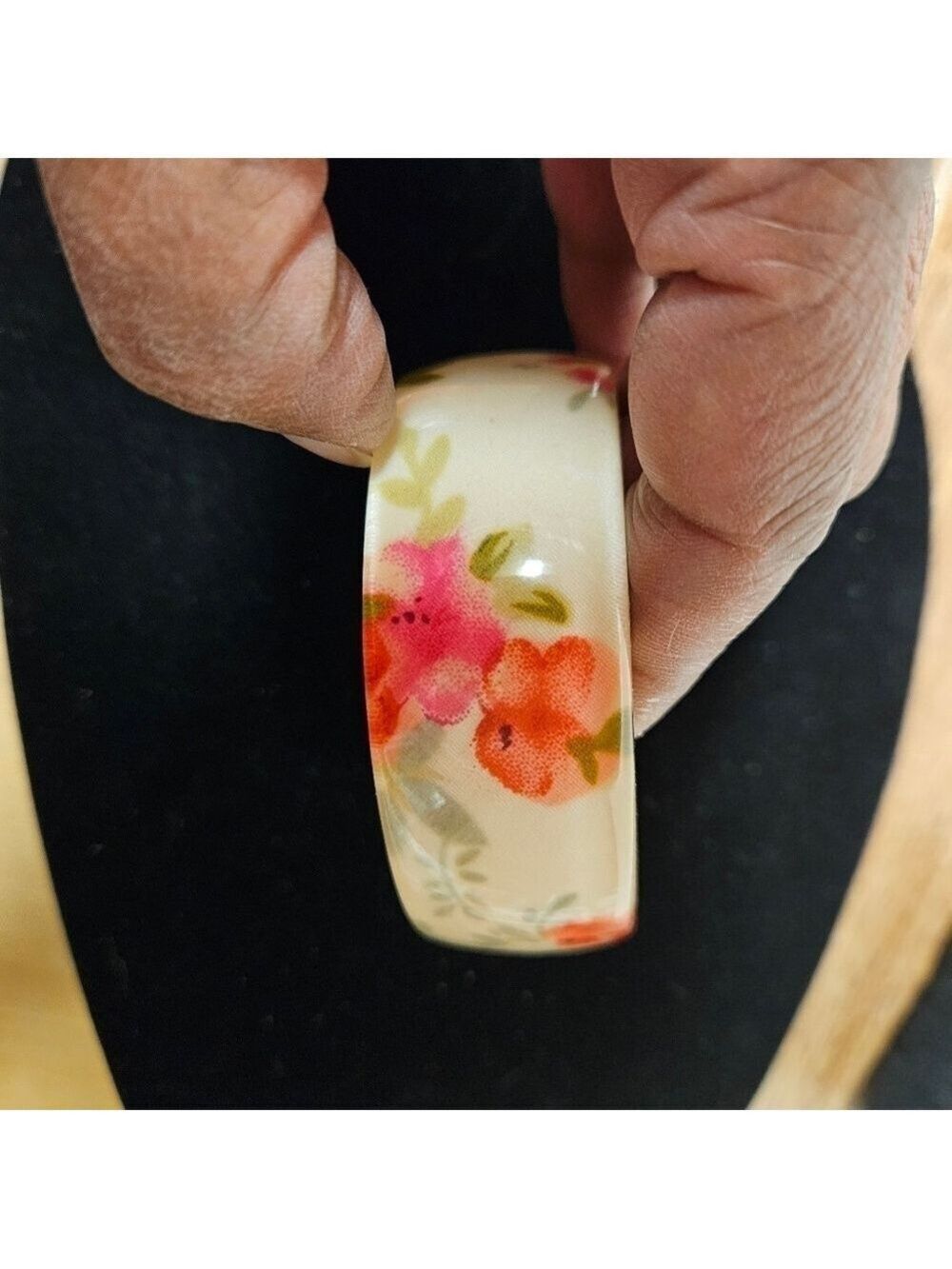Retro Pink Roses on Cream Bangle - Picture 5 of 7